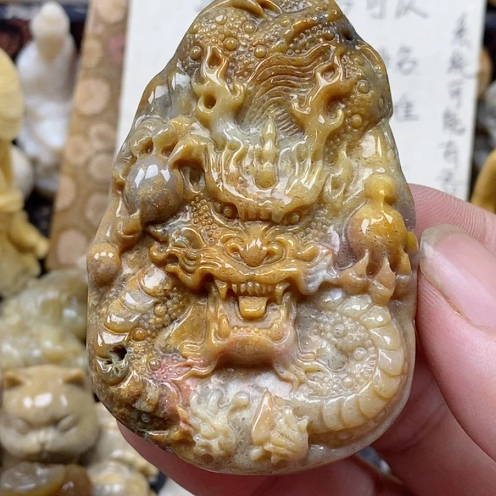 颈饰未镶嵌硅化珊瑚（珊瑚玉）有瑕