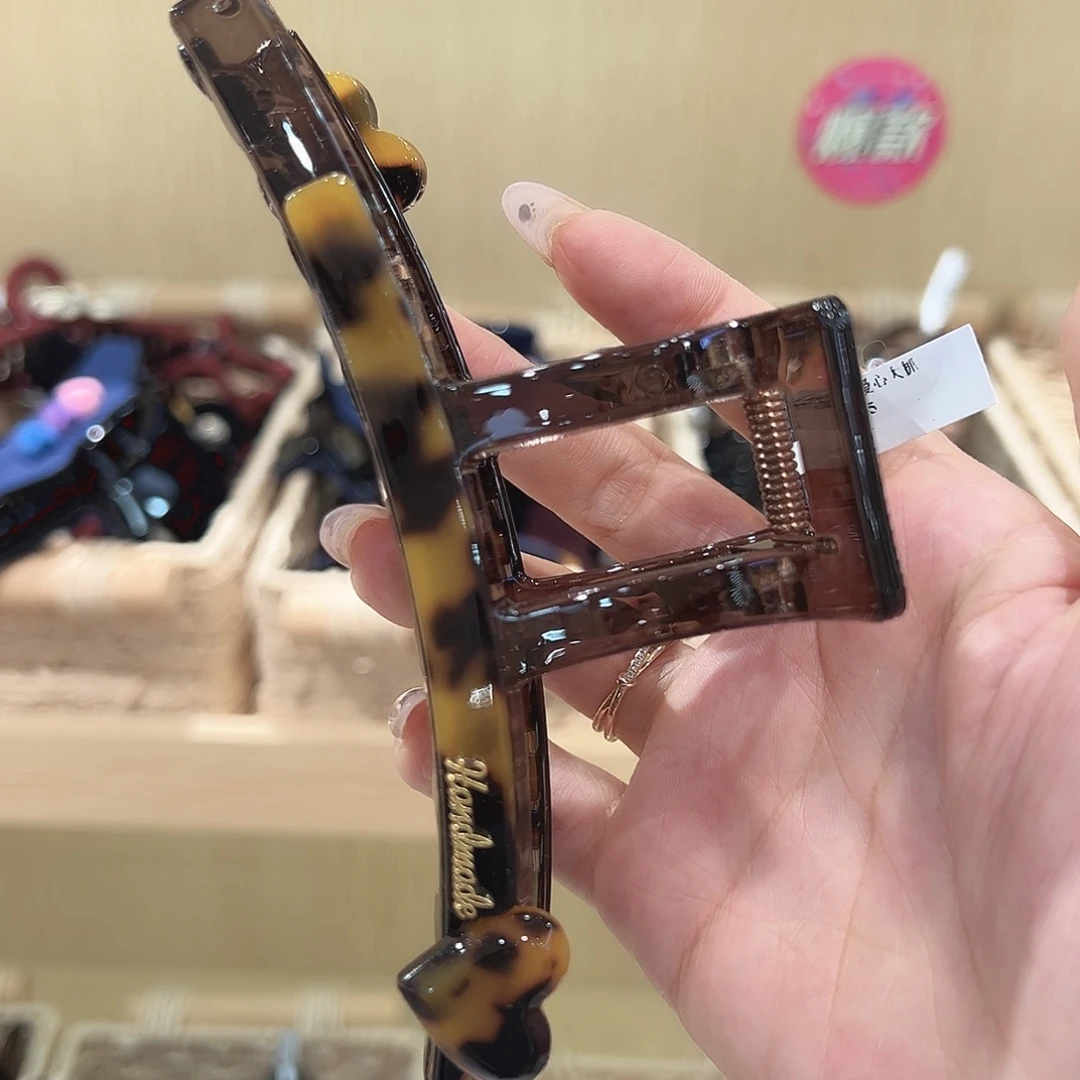 仿珍珠非金属豹纹爱心醋醋大抓