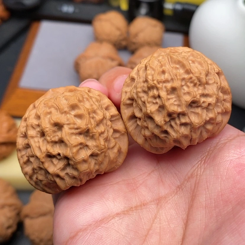 【闪购商品】文玩核桃把件榆****希鱼鳞纹