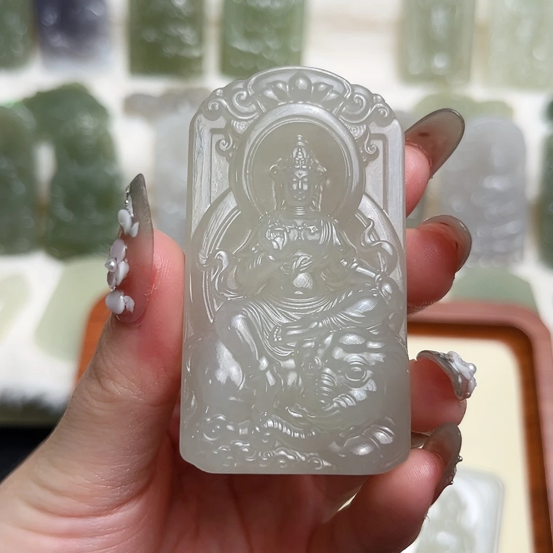 行***下颈饰未镶嵌和田玉