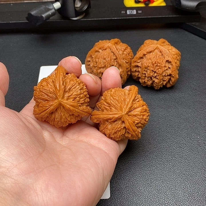鸿***珊文玩核桃把件白奔