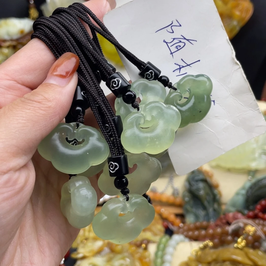 未镶嵌蛇纹石玉颈饰