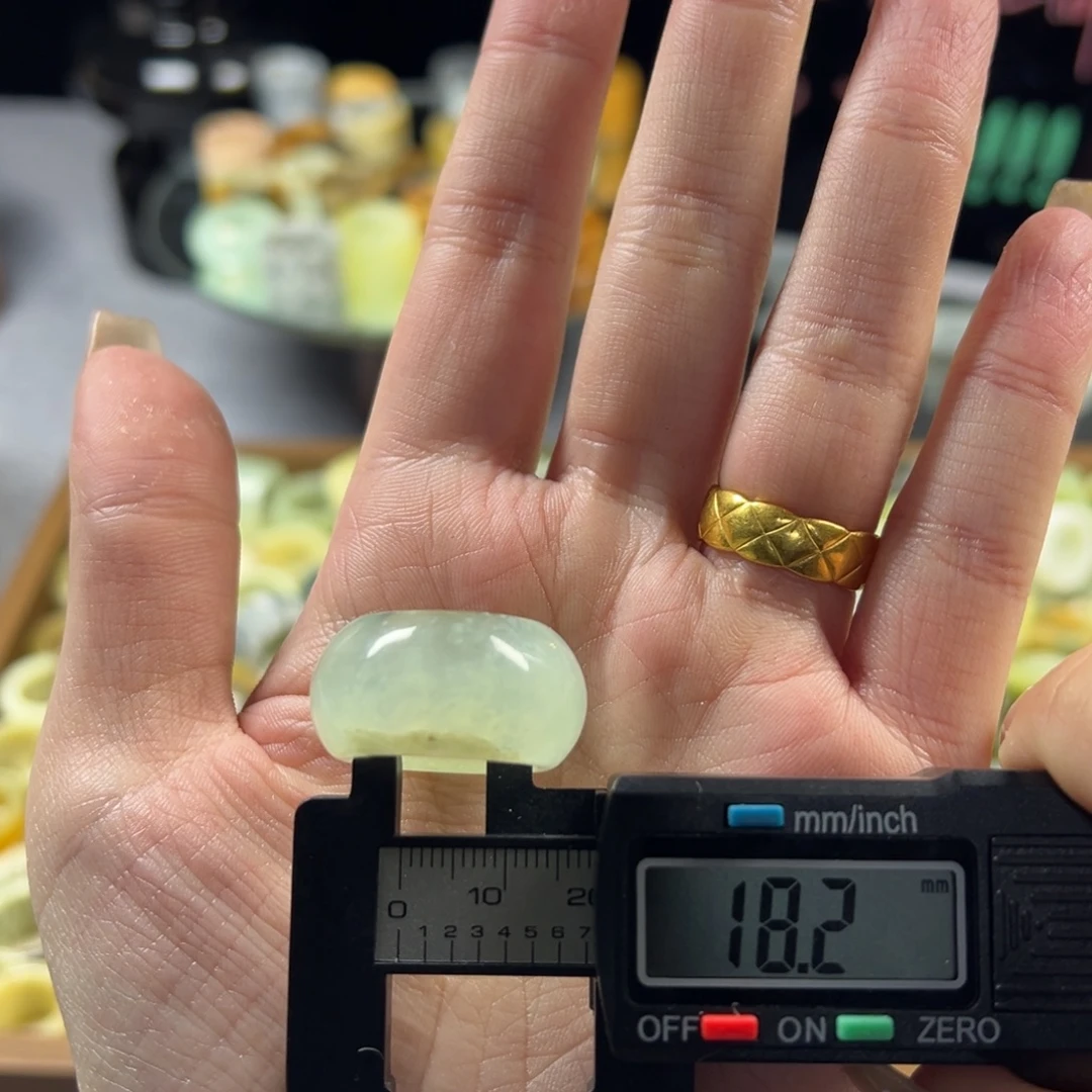 蛇纹石玉未镶嵌戒指
