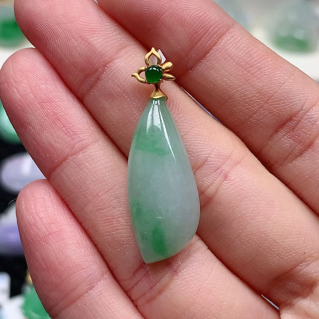 颈饰18K金镶嵌翡翠翡翠吊坠