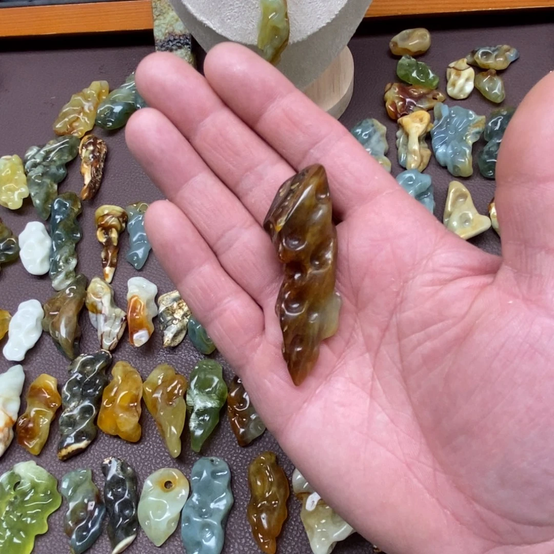 逆***r蛇纹石玉未镶嵌颈饰