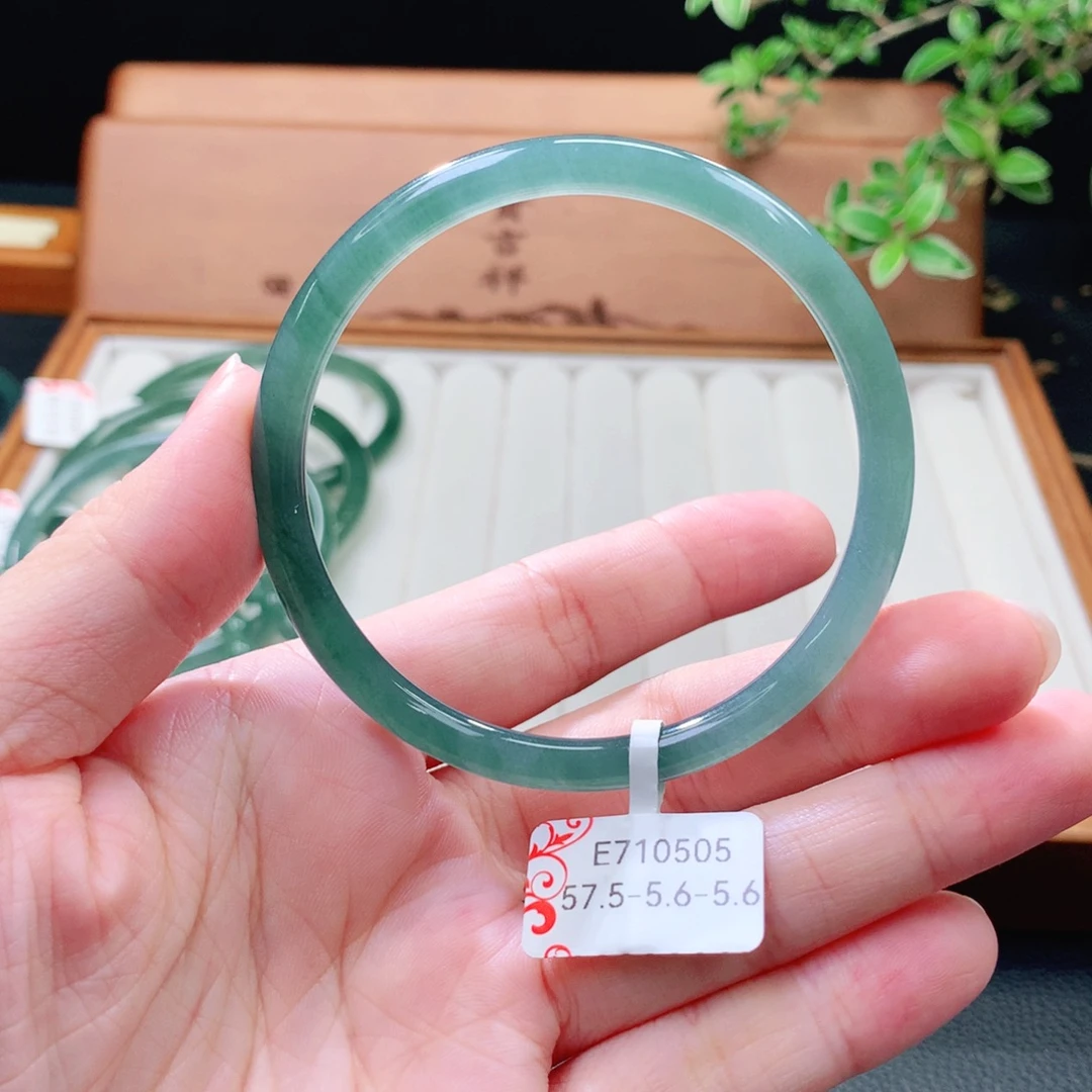 翡翠未镶嵌手镯（圆镯）