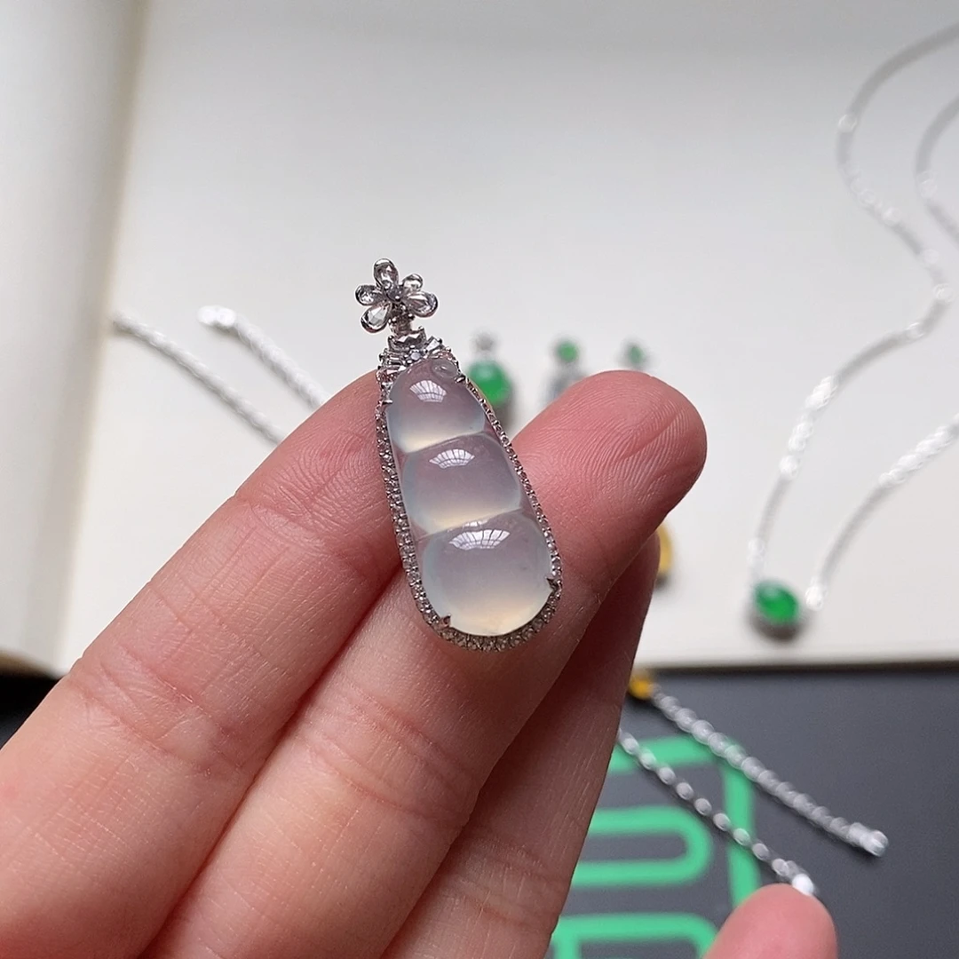 翡翠颈饰18K金镶嵌冰豆子