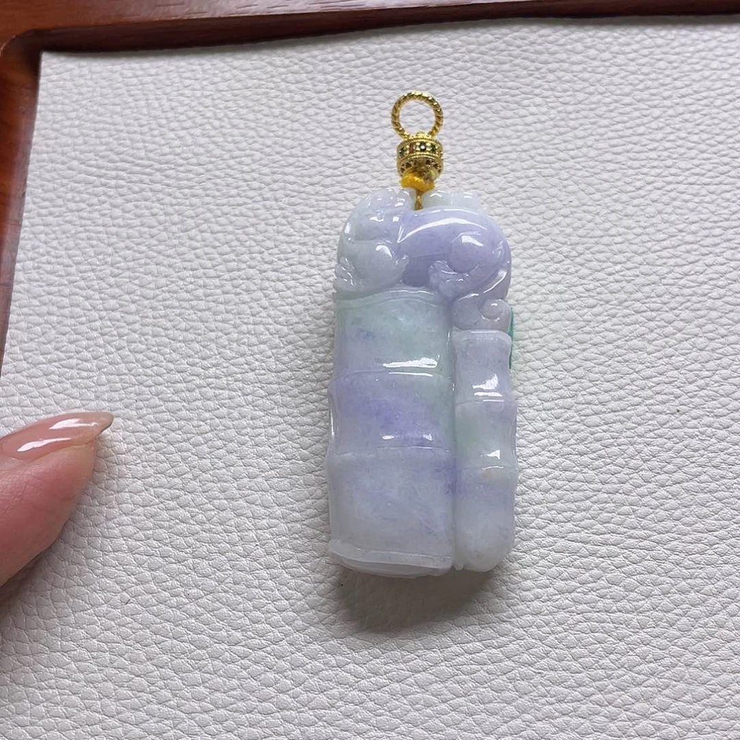 翡翠未镶嵌颈饰春彩吊坠