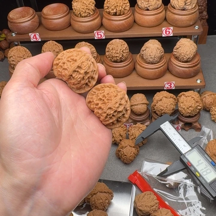 文玩核桃吊坠宫灯精修