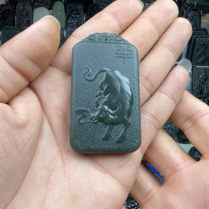 颈饰未镶嵌和田玉