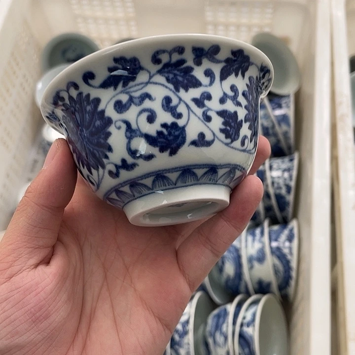 瓷片景德镇青花缠枝莲主人杯