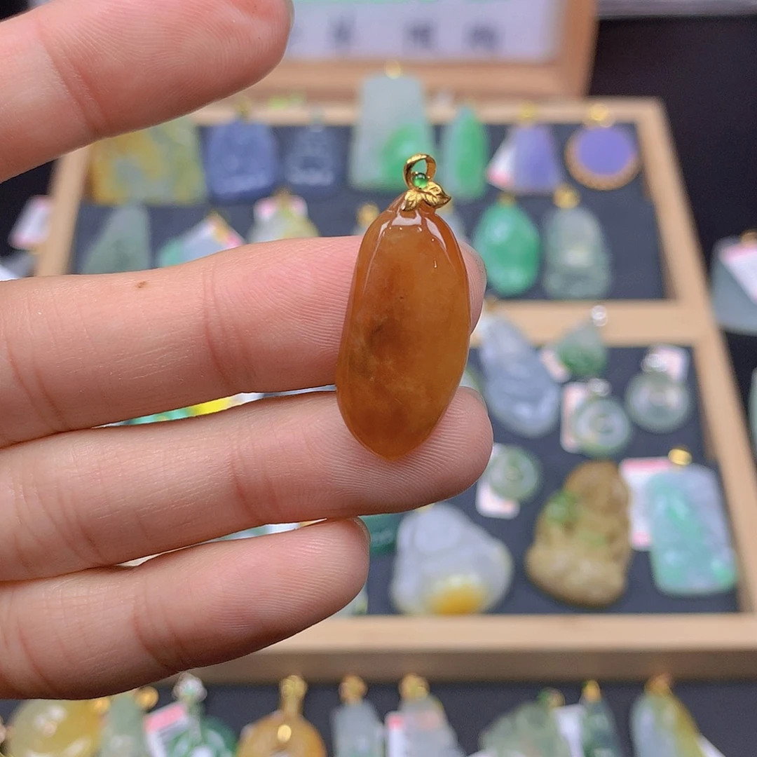 翡翠颈饰18K金镶嵌翡翠