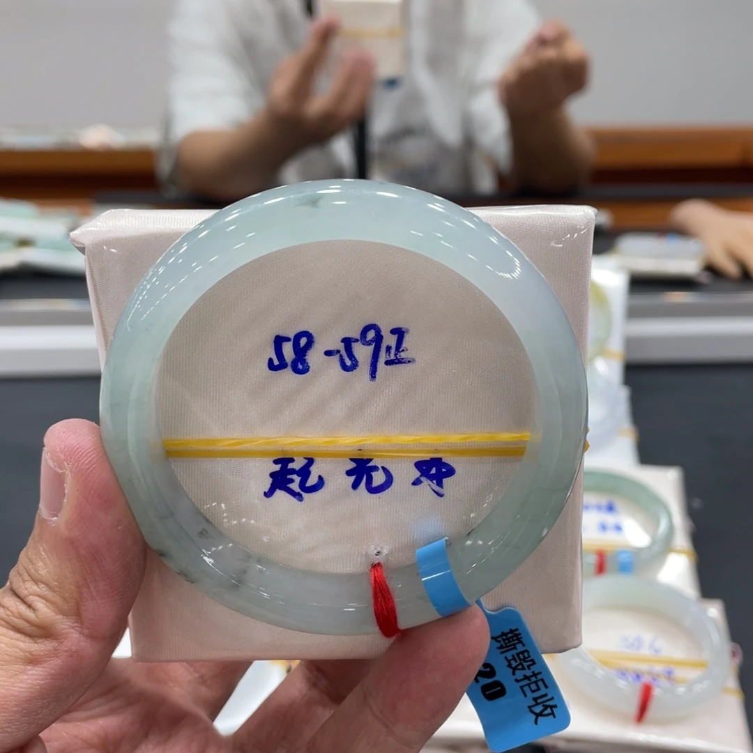 翡翠未镶嵌手镯缅甸翡翠
