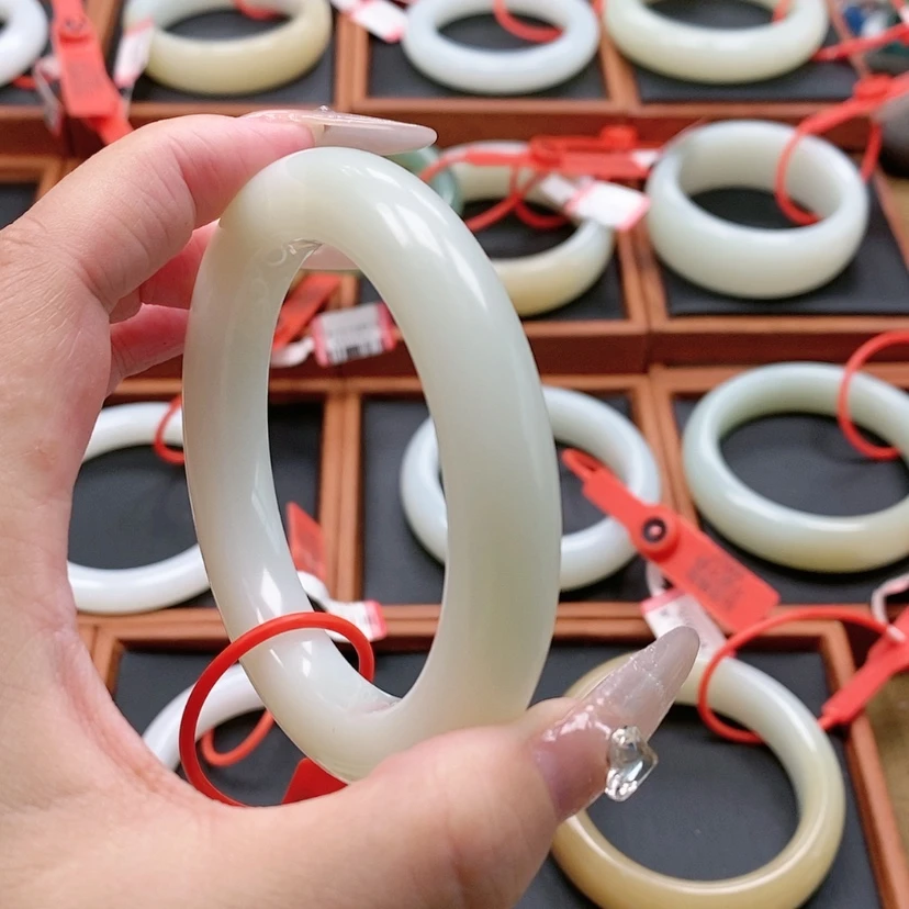 【闪购商品】未镶嵌手镯和田玉