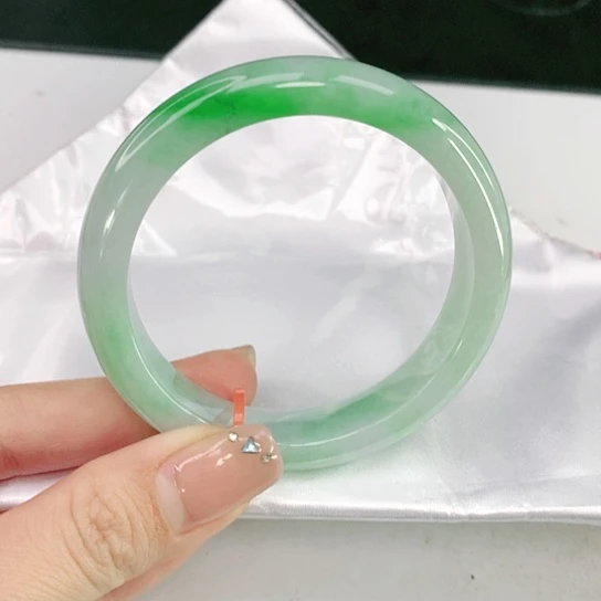 翡翠手镯未镶嵌天然翡翠A货809