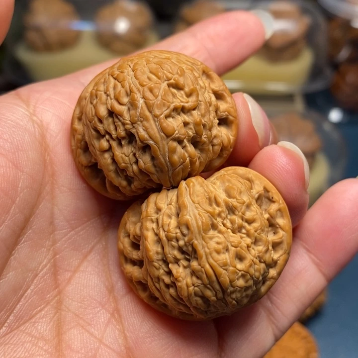 【闪购商品】文玩核桃把件承德密纹