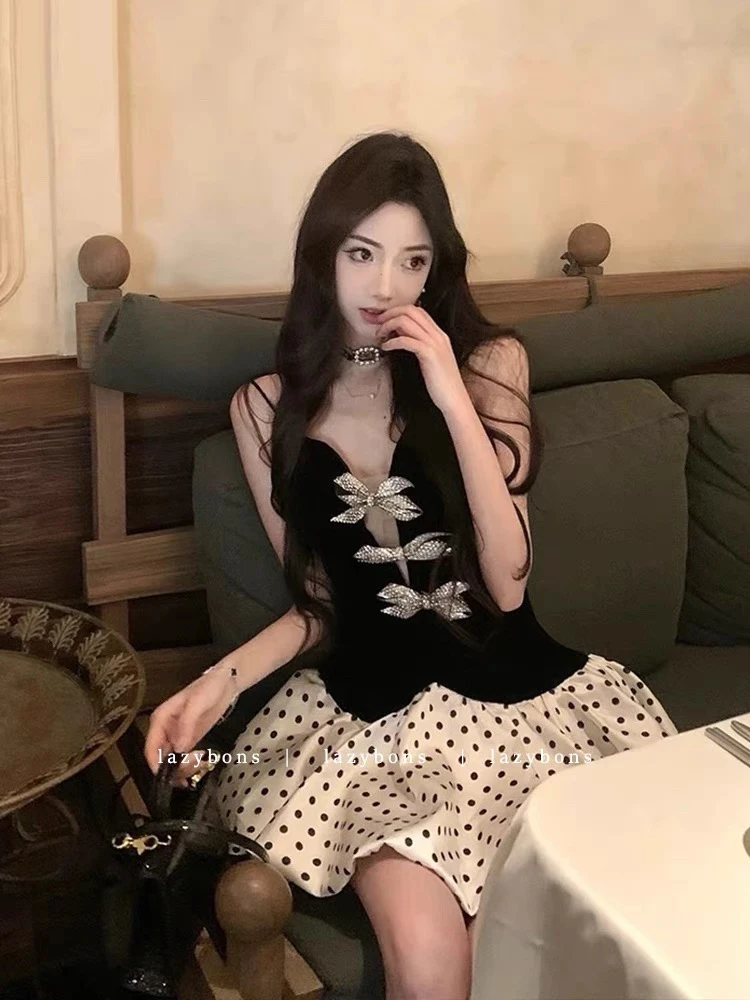 蝴蝶结镶钻拼接吊带连衣裙女春季波点修身礼服短裙设计感蓬蓬裙子
