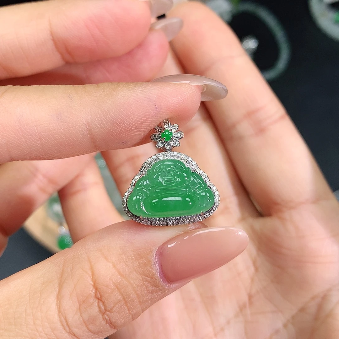 翡翠18K金镶嵌颈饰翡翠