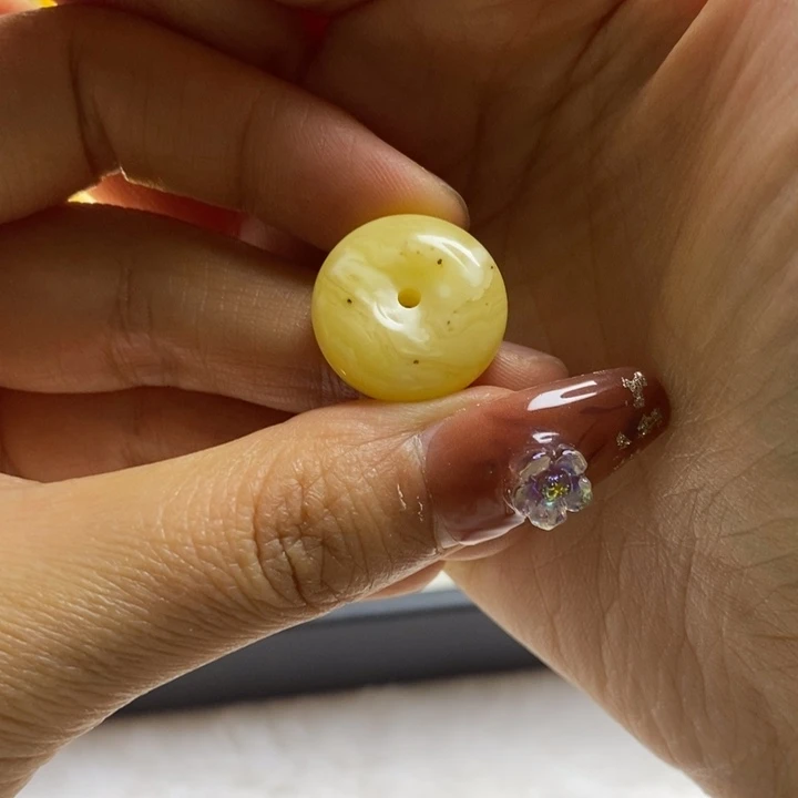 未镶嵌蜜蜡裸石尺寸18加，瑕疵