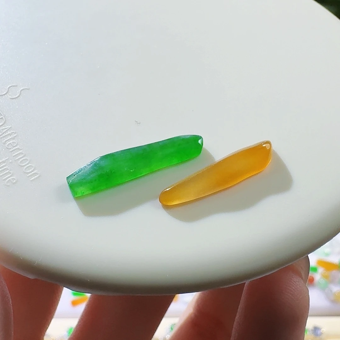 翡翠未镶嵌颈饰一裸石