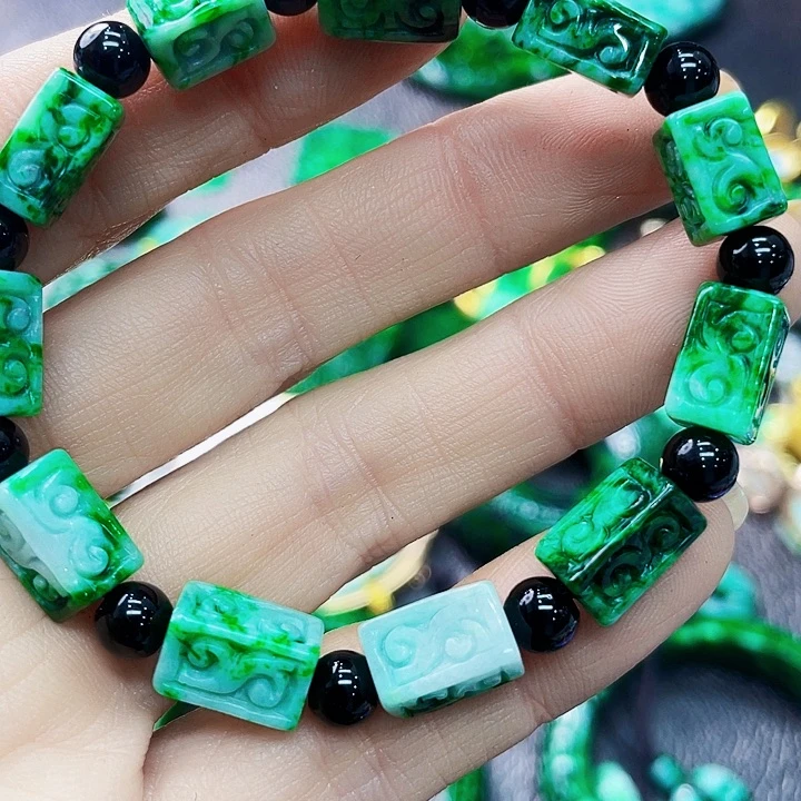 翡翠未镶嵌颈饰多样性