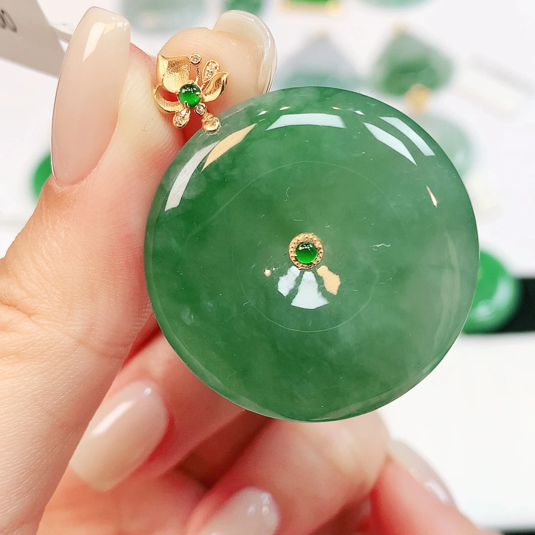 翡翠18K金镶嵌颈饰