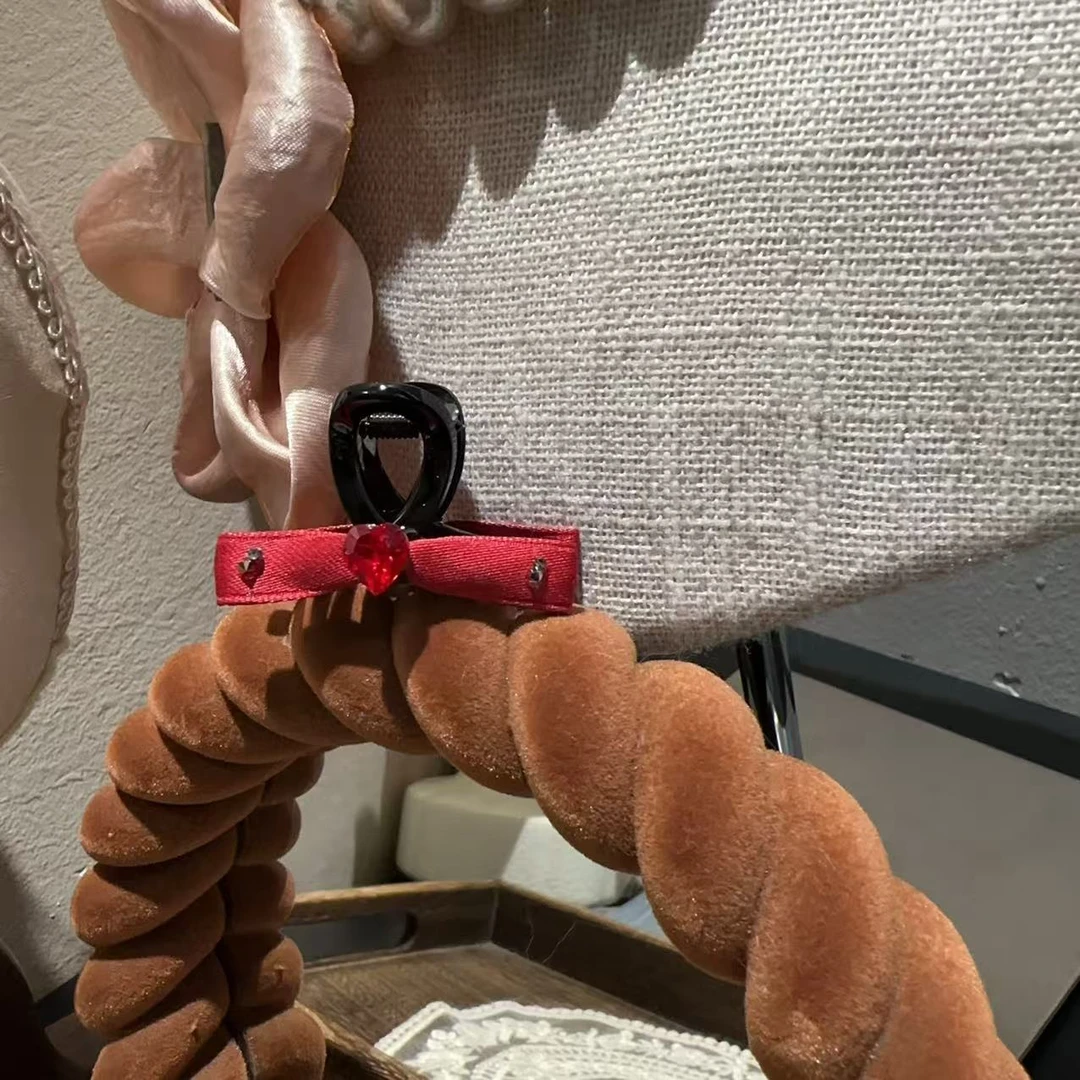 韩国高级感华子桃心小鬓角夹发抓Z7971