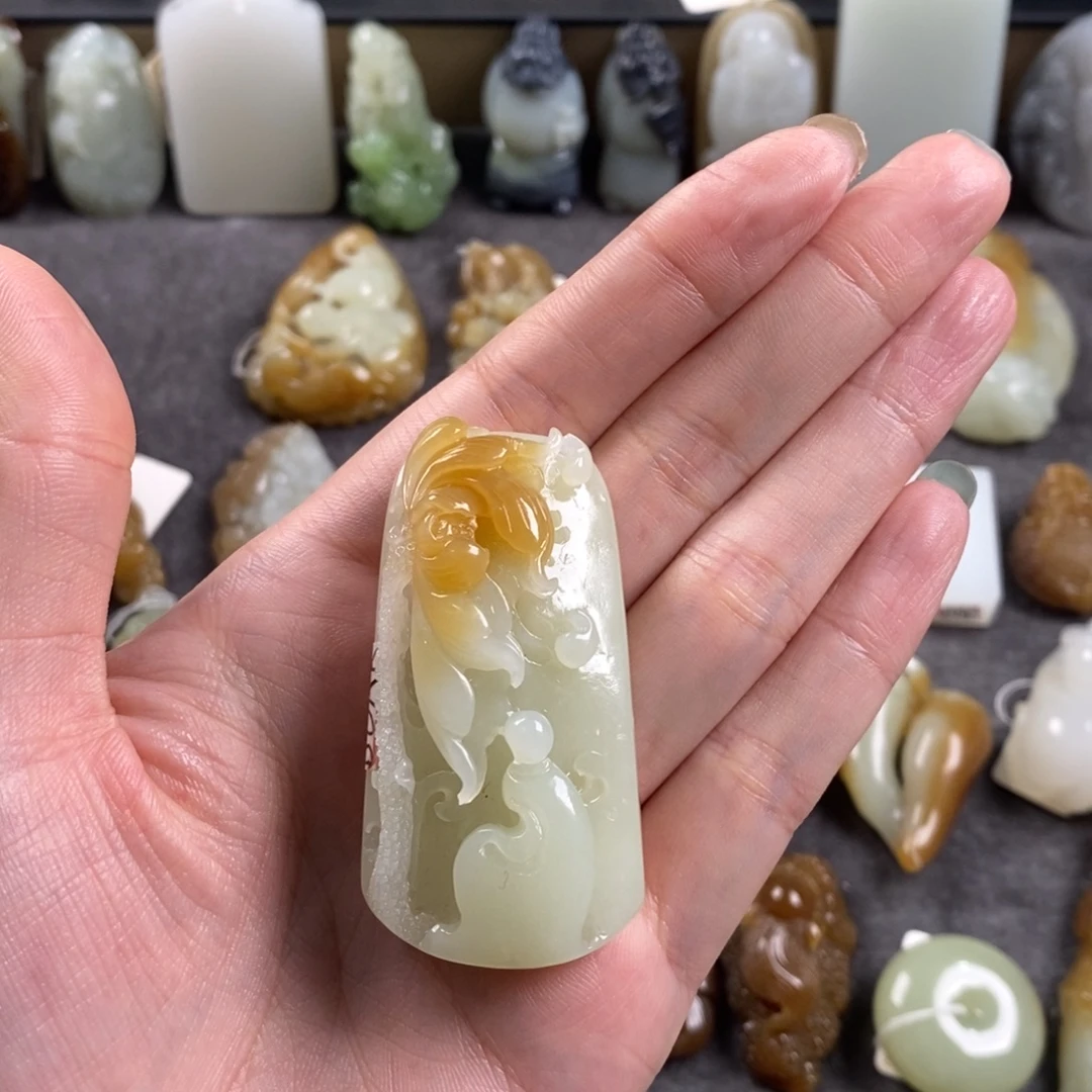 一****和田玉未镶嵌颈饰