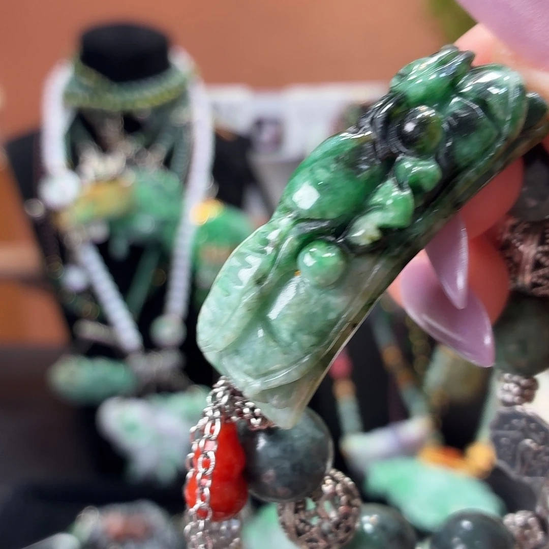 翡翠未镶嵌耳饰手串