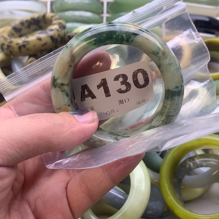 亓***禾蛇纹石玉未镶嵌手镯