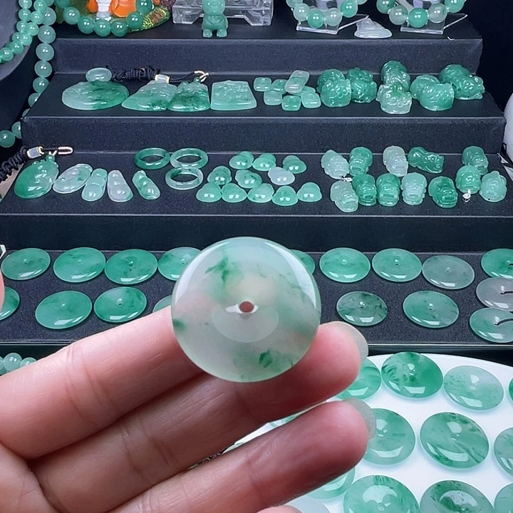 石英质玉未镶嵌颈饰