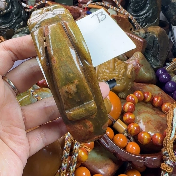 透闪石质玉未镶嵌珠宝奇石