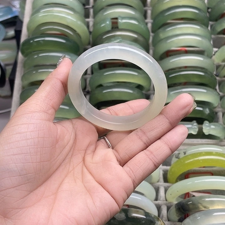 蛇纹石玉未镶嵌手镯46