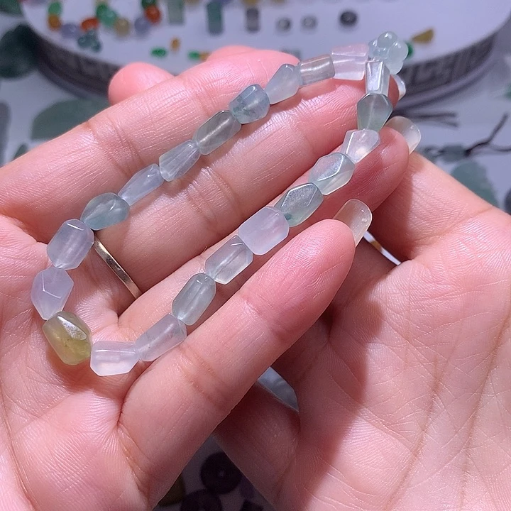 翡翠未镶嵌颈饰高冰随行