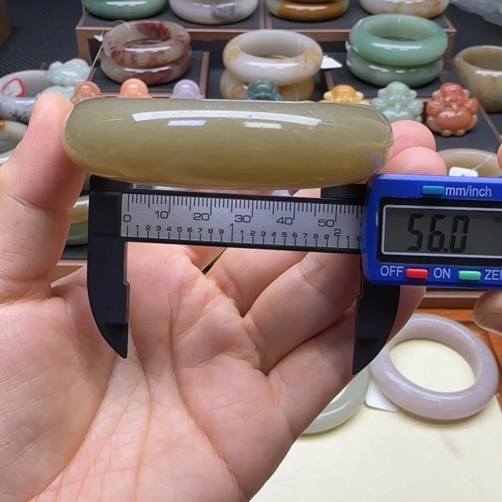 石英岩玉未镶嵌手镯