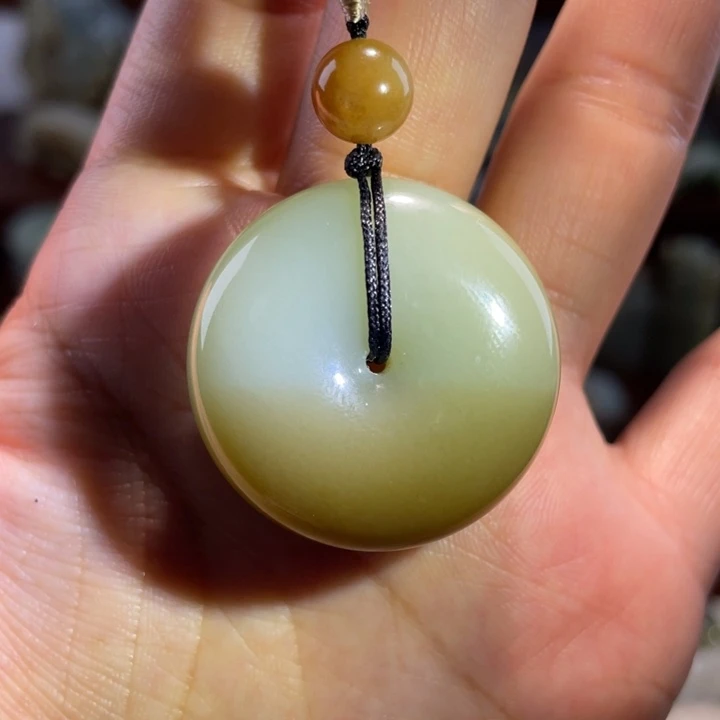和田玉颈饰未镶嵌吊坠