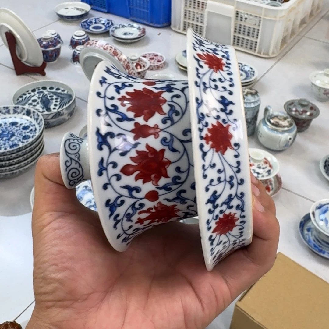 杯釉里红缠枝莲三才盖碗