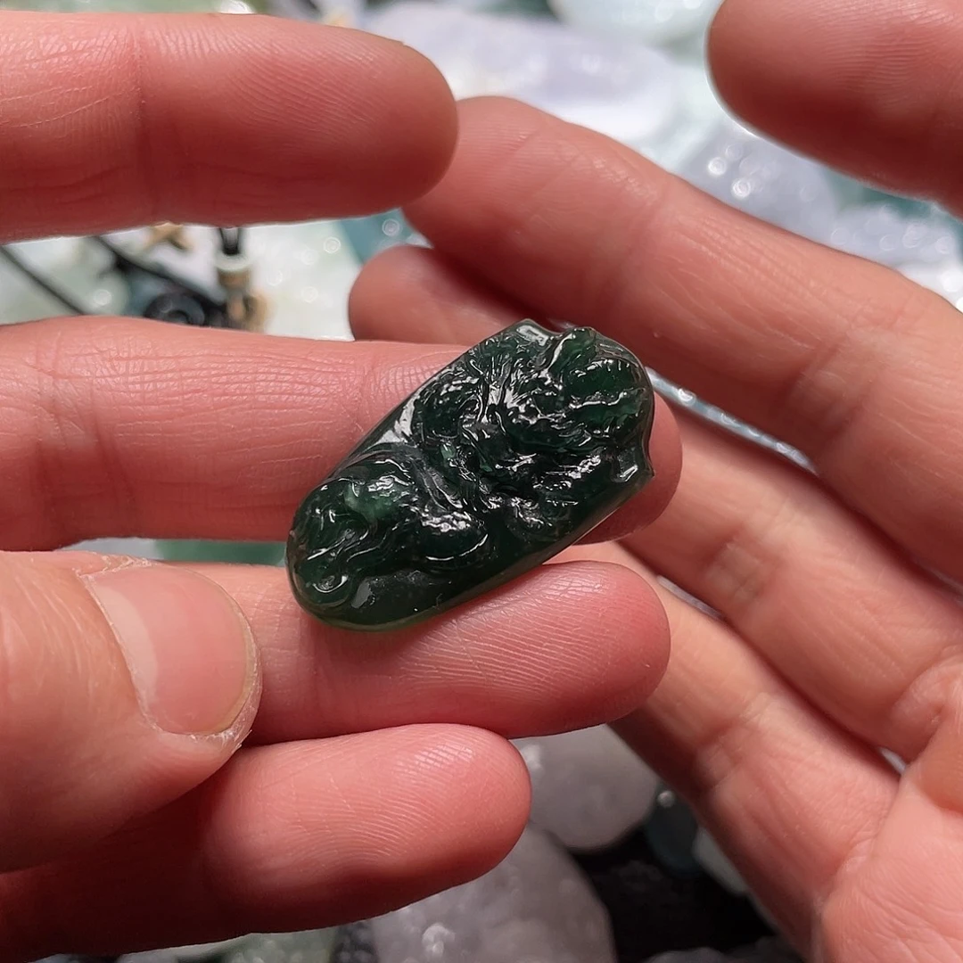 翡翠颈饰未镶嵌幸*翡翠