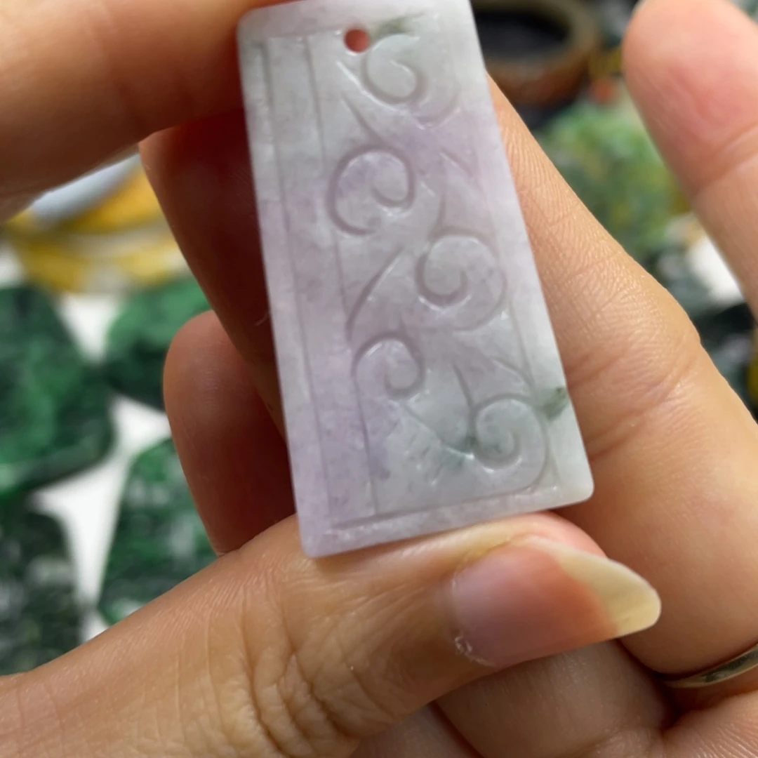 翡翠未镶嵌颈饰牌子