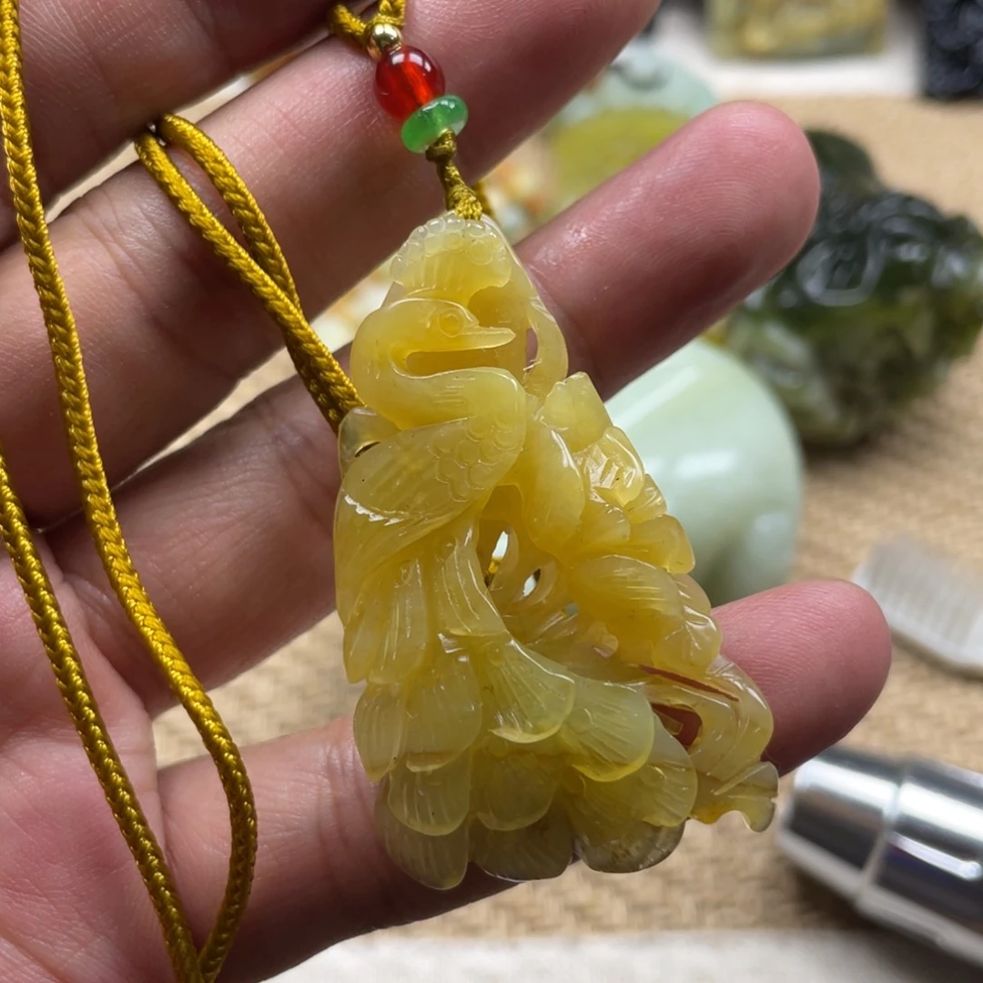 蛇纹石玉未镶嵌颈饰