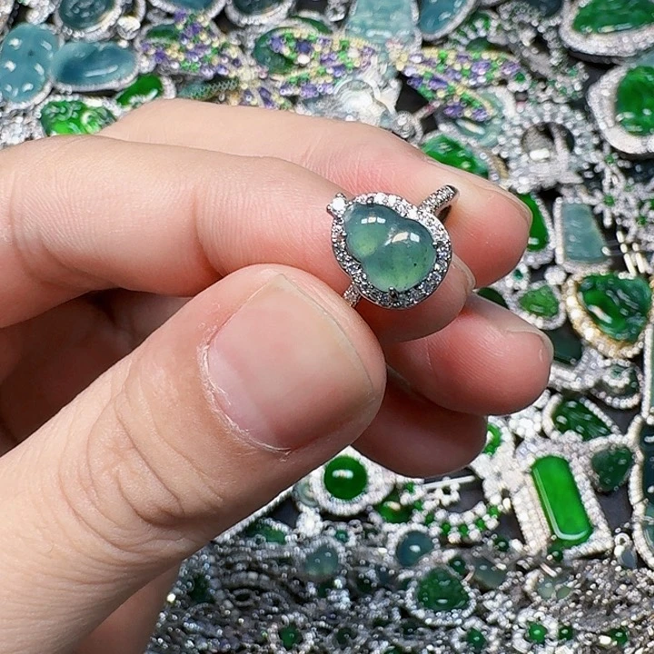 翡翠颈饰未镶嵌天然A货翡翠放漏