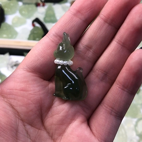 蛇纹石玉未镶嵌颈饰