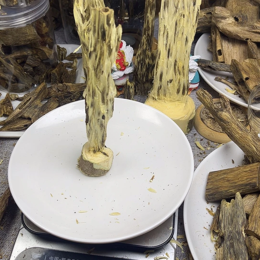 香料奇楠虫漏小摆件23克