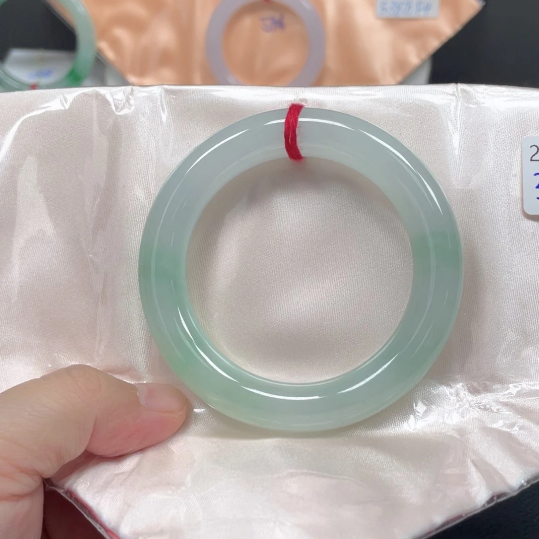 翡翠手镯未镶嵌白***水55圈口