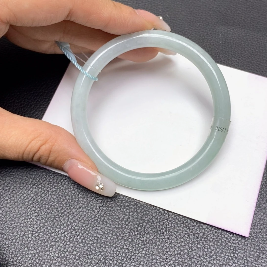 翡翠手镯未镶嵌53圈口