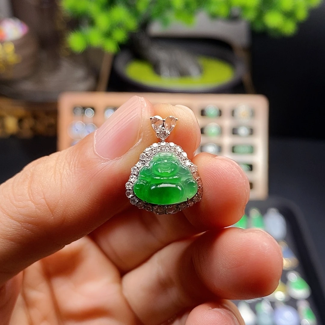 颈饰18K金镶嵌翡翠佛公