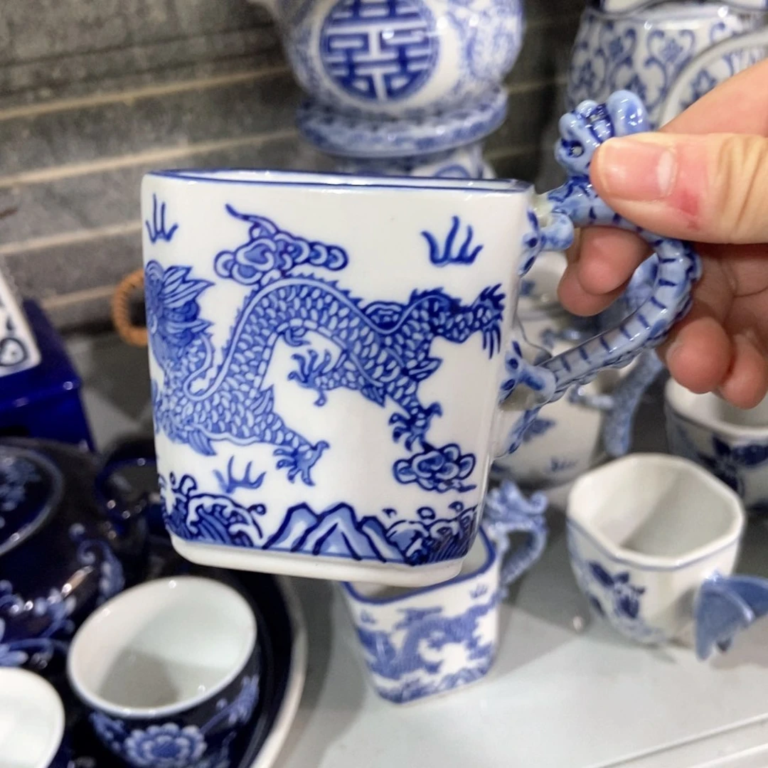 摆件花瓶手绘釉下彩