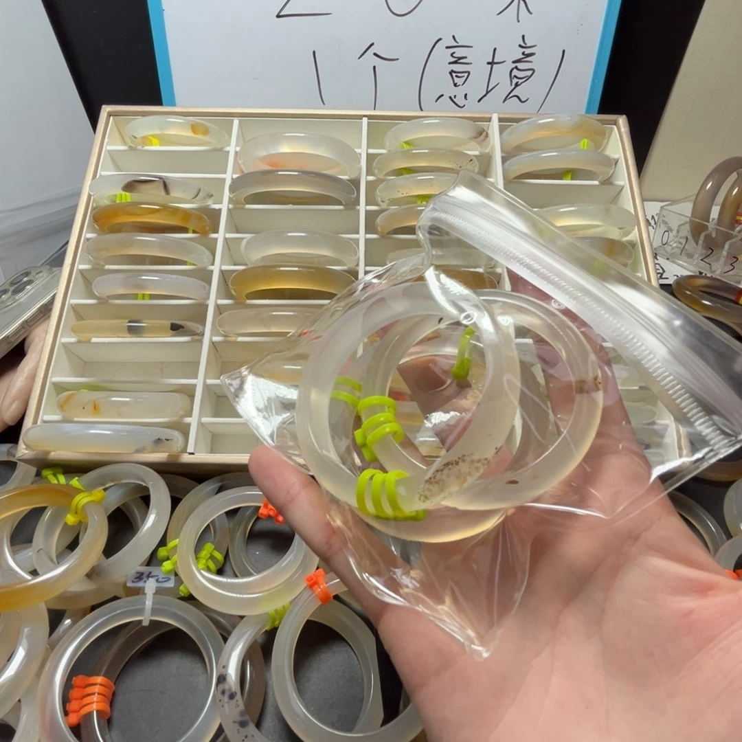 玛瑙/玉髓手镯未镶嵌蘑*头