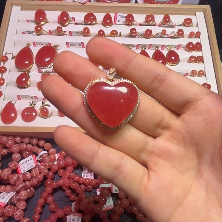 菱锰矿（红纹石）18K金镶嵌颈饰老矿大颗粒爱心吊坠11.78g