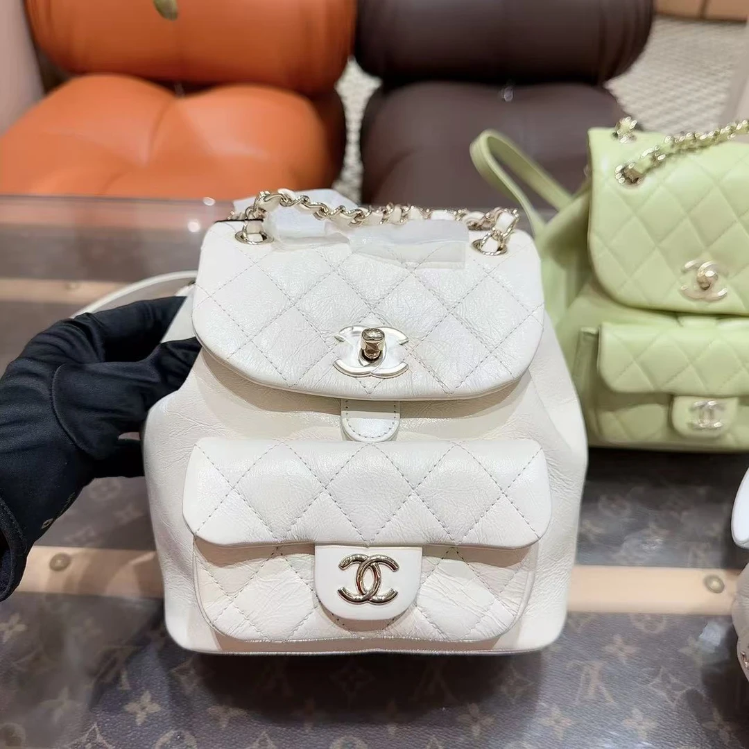 99新 Chanel/香奈儿 白色duma小号油蜡皮双肩包！芯片款